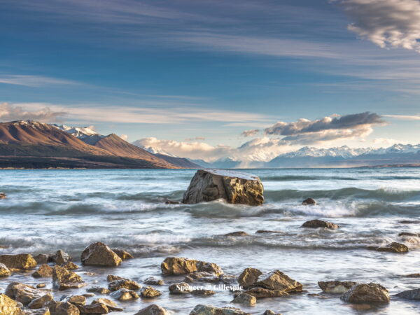 Majestic New Zealand lake with mountains in background